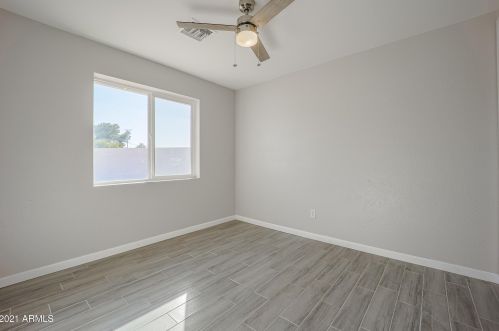 501 El Camino Dr, Phoenix AZ 85051-4627 exterior