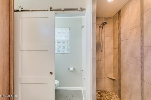 2145 Clarendon Ave, Phoenix AZ 85031-3142 exterior