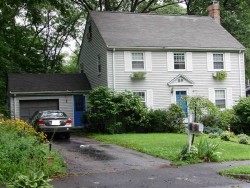 89 Roundwood Rd, Newton, MA 02464-1218