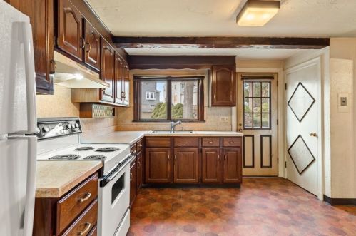 37 Spruce St, Milton MA 02186-4633 exterior