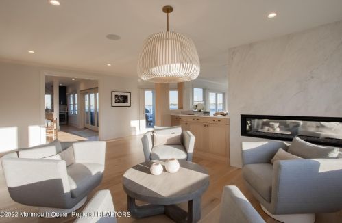 670 Little Silver Point Rd, Little Silver NJ  07739-1737 exterior