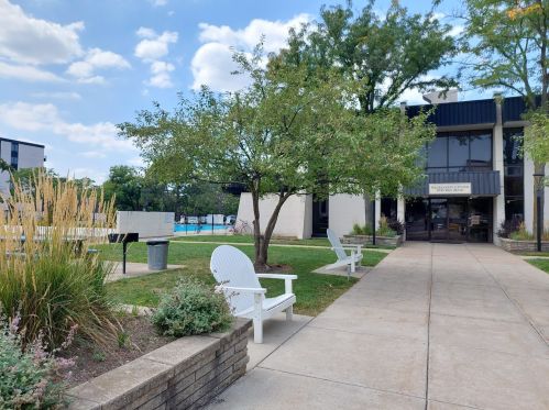 9128 Terrace Dr, Niles IL  60714-5803 exterior