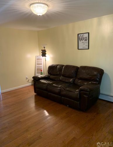 39 Larch St, Carteret NJ  07008-2470 exterior