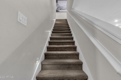 8969 8th Dr, Phoenix AZ  85021-8319 exterior