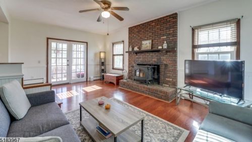 4 Pheasant Ln, Milford NJ  08848-1554 exterior