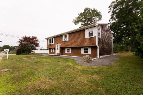 383 Nichols St, Fall River, MA 02720-6306