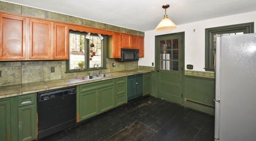 9 Knollwood Rd, Worcester MA 01612-1326 exterior