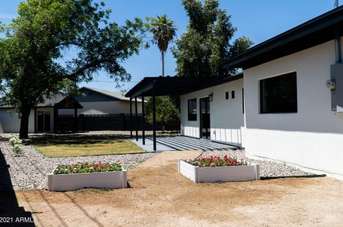 3307 43rd Pl, Phoenix AZ  85018-6422 exterior