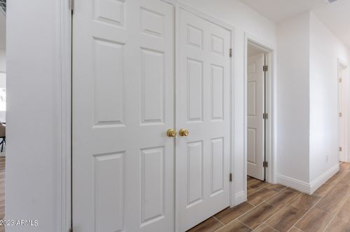 1121 Bethany Home Rd, Phoenix AZ  85014-2229 exterior