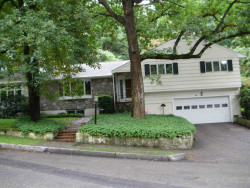 160 Varick Rd, Newton, MA 02468-1832