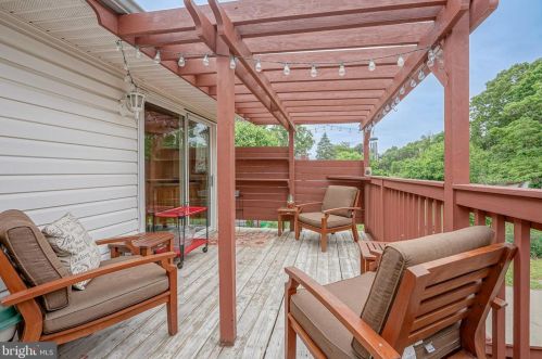 431 Meadowcroft Rd, West Deptford NJ 08096-4007 exterior