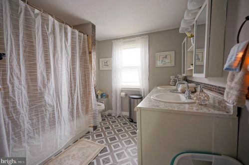 61 Barber Ave, West Deptford NJ 08096-2832 exterior