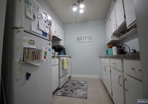 9 Montgomery St, Belleville NJ 07109-1305 exterior