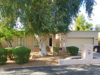 646 Port Au Prince Ln, Phoenix AZ  85022-3673 exterior