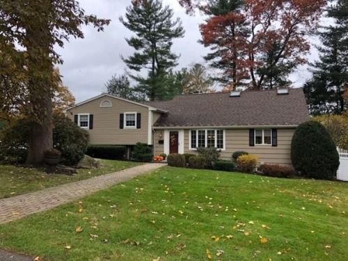 5 Doncaster Rd, Lynnfield MA  01940-2204 exterior