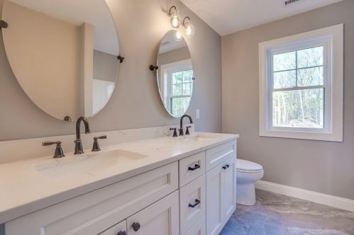 1 Dogwood Ln, North Reading MA 01864-1925 exterior