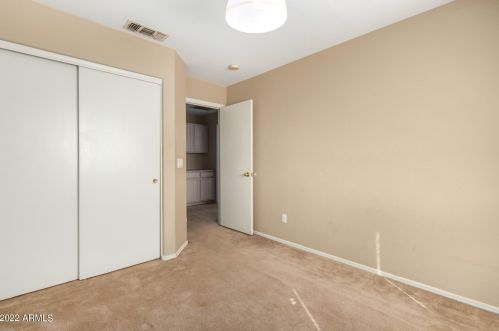 1102 Behrend Dr, Phoenix AZ 85050-3992 exterior