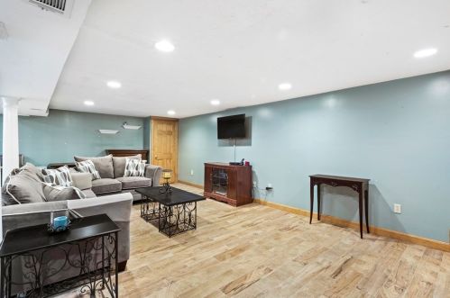 1069 Burt St, Taunton MA 02780-5166 exterior