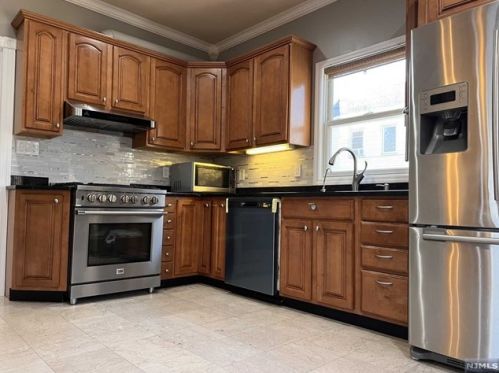 4 Mahan St, Tenafly NJ  07670-1822 exterior