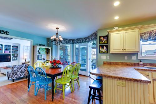 2 Oak Tree Ln, Louisville, KY 40245-5041