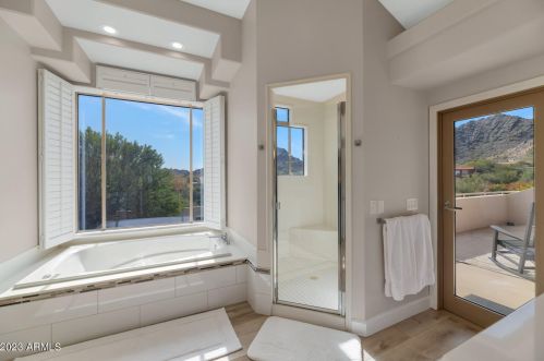 2347 Cinnabar Ave, Phoenix AZ  85028-3633 exterior