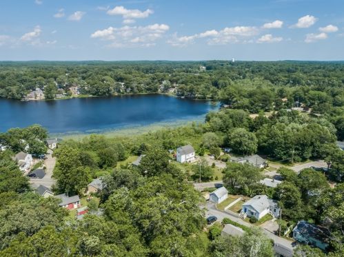 7 Oakhurst Ter, North Reading MA  01864-1132 exterior