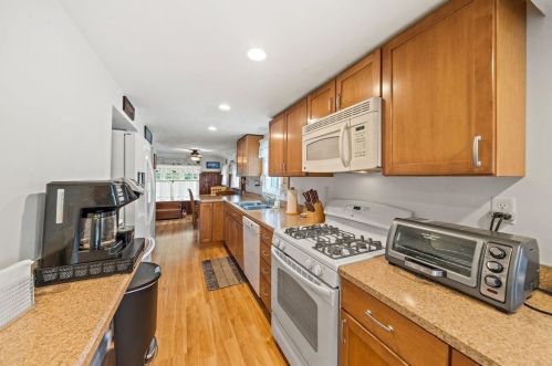 19 St, Weymouth MA 02191-1605 exterior