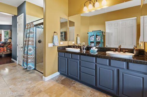 26205 56 Dr, Phoenix AZ 85031-1831 exterior