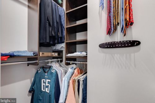 335 6 St, Philadelphia PA 19140-4560 exterior