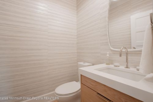 670 Little Silver Point Rd, Little Silver NJ  07739-1737 exterior