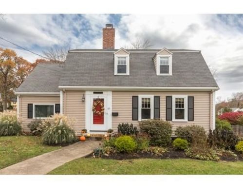 85 Locksley Rd, Lynnfield, MA 01940-1413