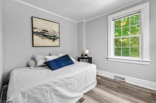 27 Ridgedale Ave, East Hanover NJ 07936-1804 exterior