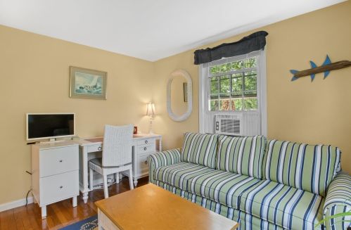 2 Uncle Zlotis Rd, Chatham MA 02633-1595 exterior