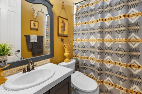 26205 56 Dr, Phoenix AZ 85031-1831 exterior