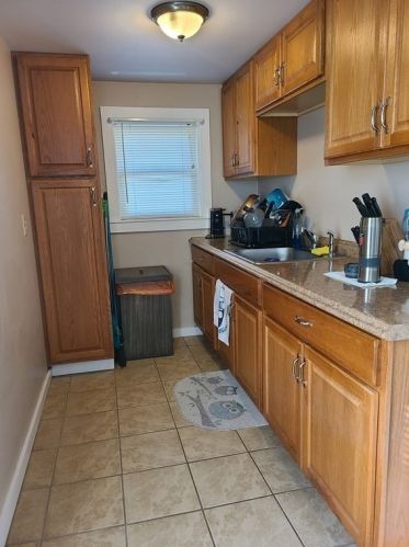 8 Monroe St, Taunton MA 02780-1847 exterior