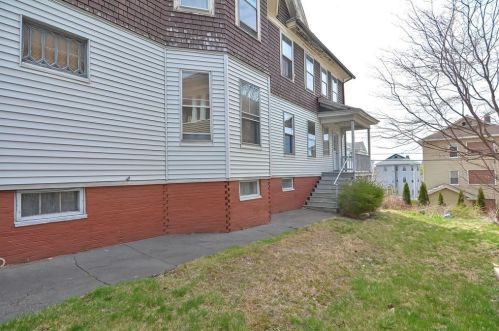 20 Stoneland Rd, Worcester, MA 01603-2618