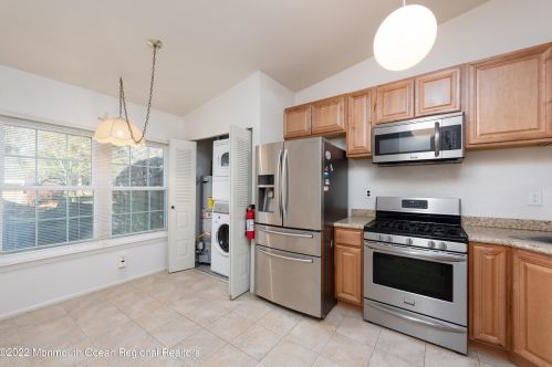 37 Boxwood Ter, Tinton Falls NJ 07701-6704 exterior