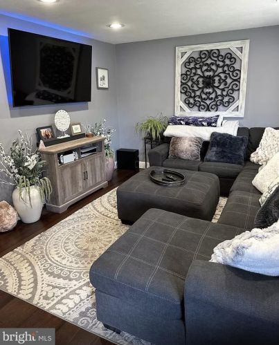 10 Jamaica Way, Trenton NJ  08610-1314 exterior