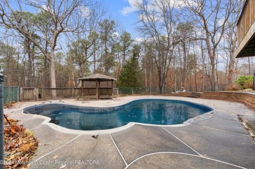 14 Knolls Dr, Jackson Twp NJ  08527-4209 exterior