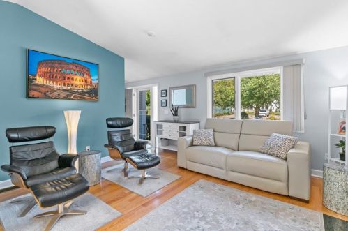 32 Alcott Cir, Taunton, MA 02780-1057