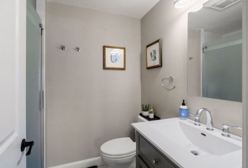 940 Randolph Ave, Milton MA 02186-4030 exterior