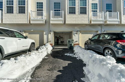 44 Kyle Dr, Tinton Falls NJ 07712-7535 exterior