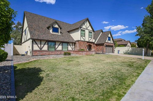 902 Claremont St, Phoenix AZ  85013-1360 exterior