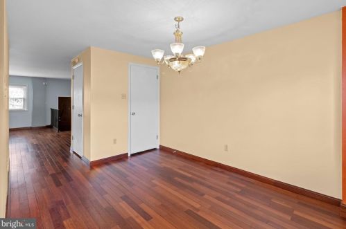 813 6 St, Philadelphia PA 19140-3327 exterior