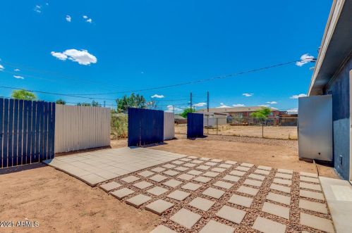 2225 Cambridge Ave, Phoenix AZ 85008-1216 exterior