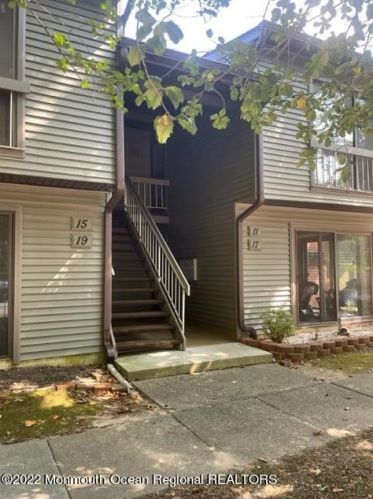 11 Medford Ct, Tinton Falls, NJ 07701-5446