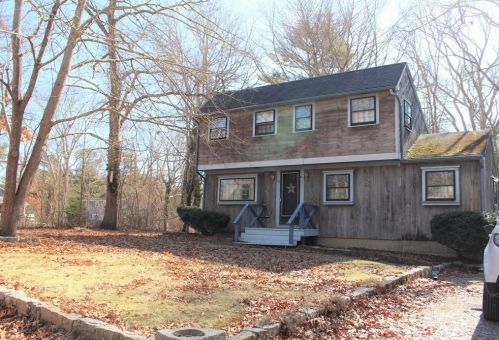 16 Indian Ave, Plymouth, MA 02360-1285