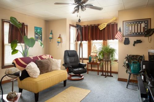 183 Thomas St, Fall River MA 02723-2404 exterior