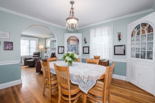 27 Fairfield St, Dedham MA 02026-1405 exterior