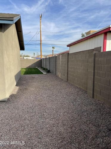 9419 1st Dr, Phoenix AZ 85041-8002 exterior